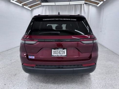 Used 2023 Jeep Grand Cherokee Altitude AWD/4WD image 3