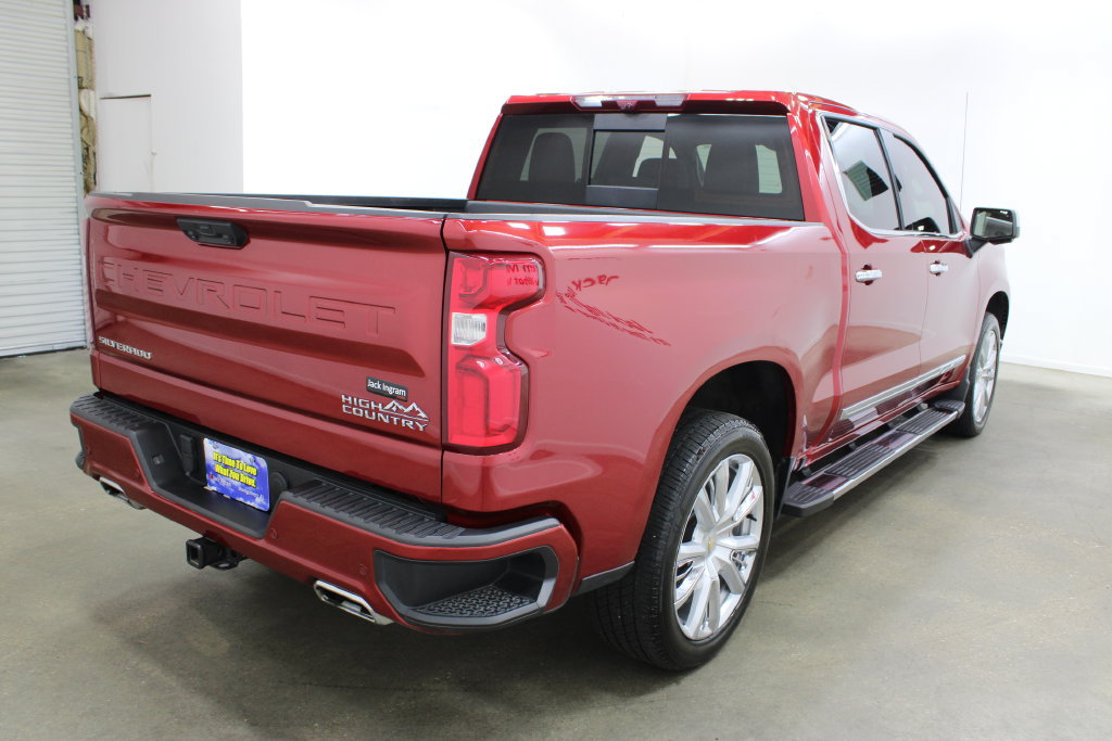 Used 2025 Chevrolet Silverado 1500 High Country w/ High Country Premium Package AWD/4WD image 5