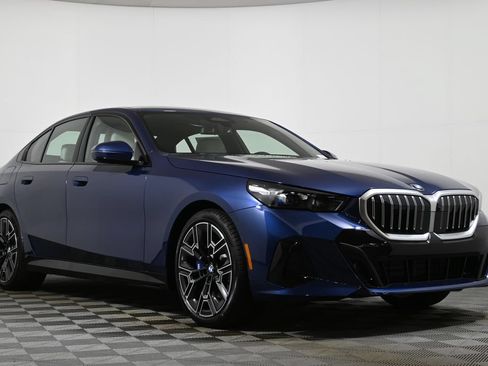 Used 2026 BMW 530i xDrive AWD/4WD image 9