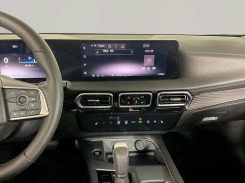 Used 2026 Nissan Sentra SV w/ SV Convenience Package FWD image 9