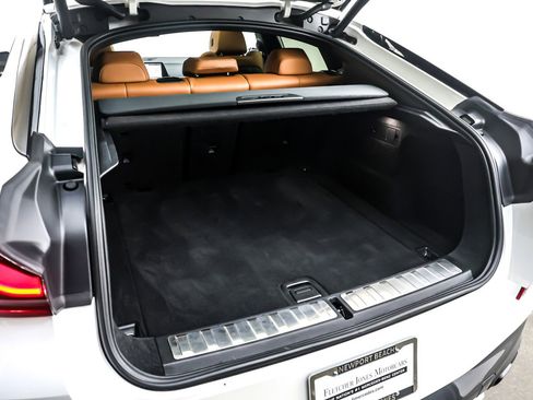 Used 2022 BMW X6 xDrive40i w/ M Sport Package image 23