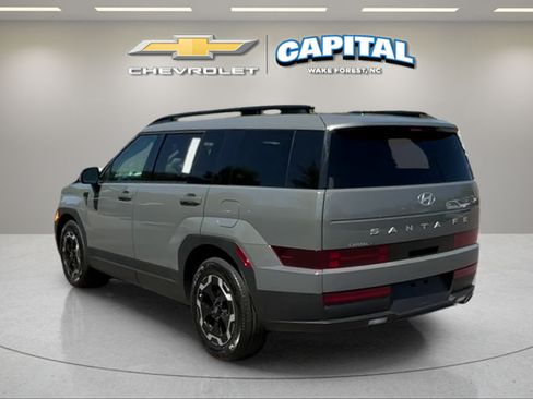 Used 2025 Hyundai Santa Fe SEL FWD image 3