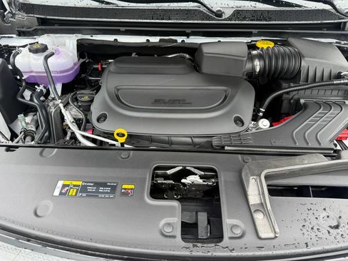 New 2027 Chrysler Pacifica Limited FWD image 17