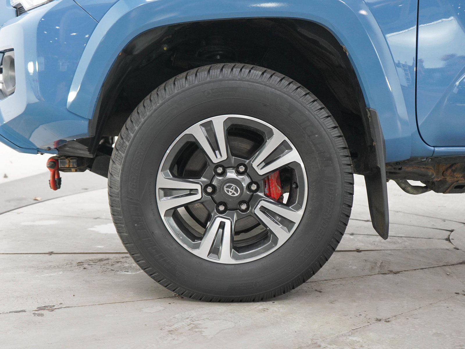 Used 2019 Toyota Tacoma TRD Sport AWD/4WD image 29