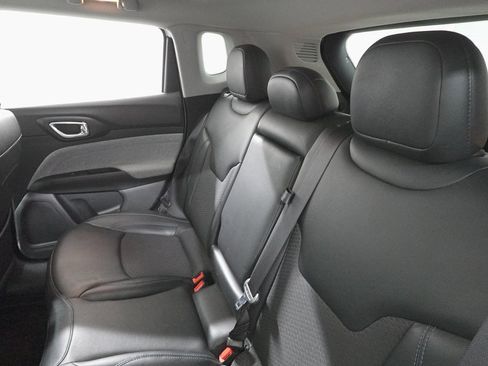 Used 2022 Jeep Compass Latitude image 24