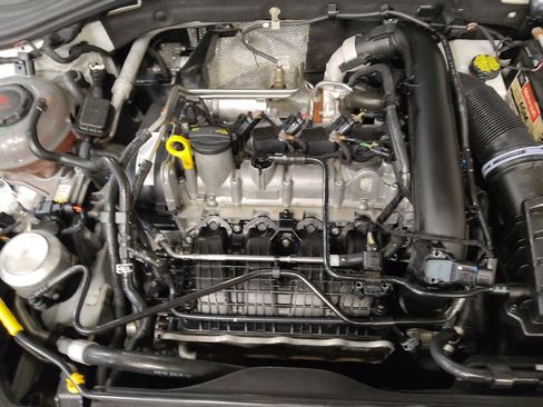 Used 2019 Volkswagen Jetta SE w/ Cold Weather Package FWD image 30