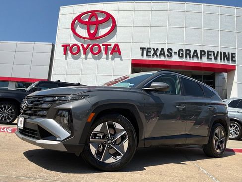 Used 2026 Hyundai Tucson SEL FWD image 2