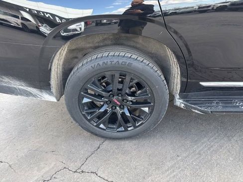 Used 2023 GMC Yukon SLT image 13