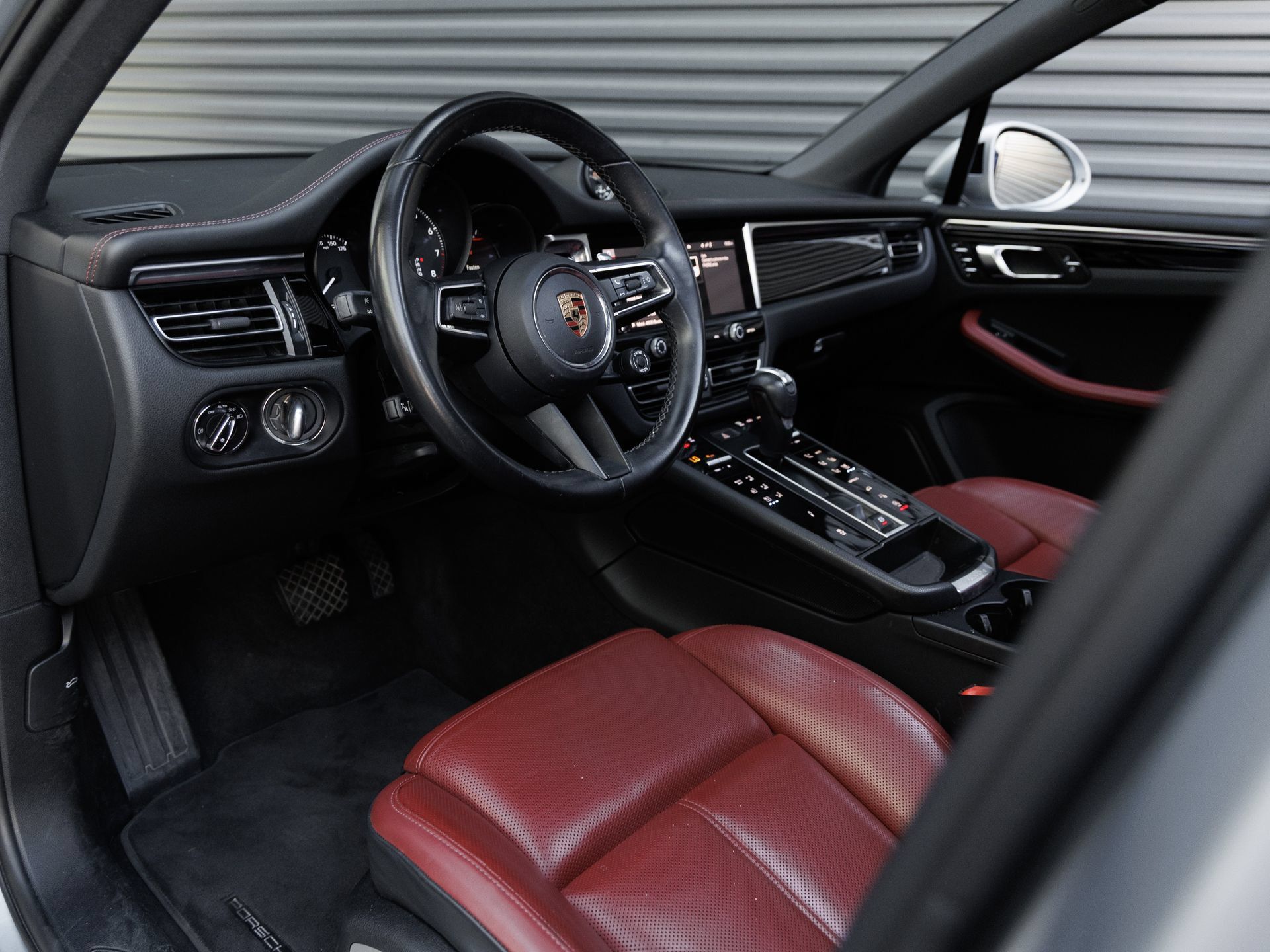 Certified 2023 Porsche Macan AWD/4WD image 4