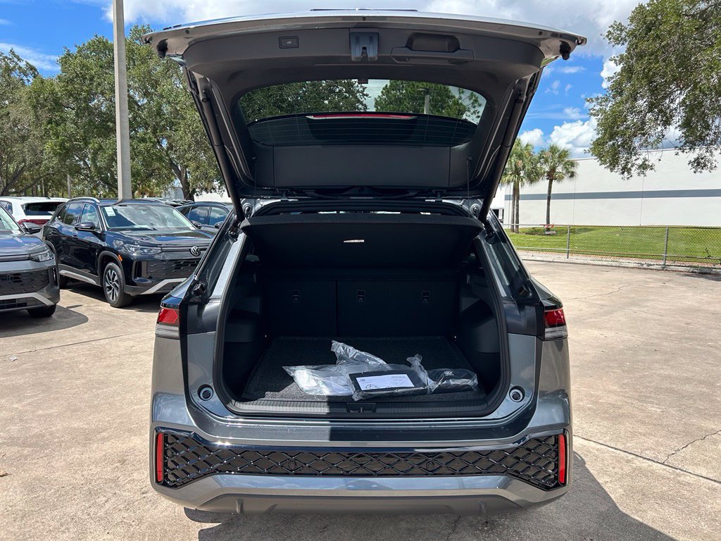 New 2026 Volkswagen Tiguan SE R-Line FWD image 43