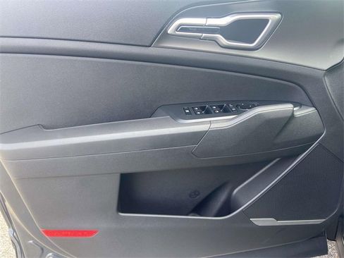 New 2026 Kia Sportage LX image 11