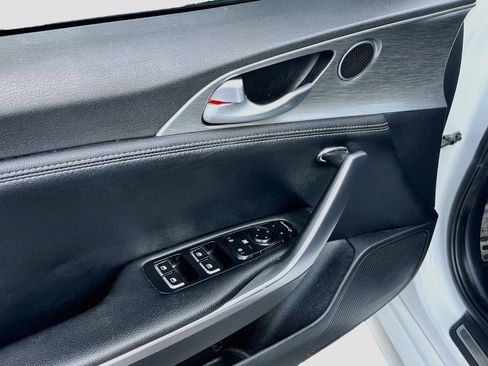 Used 2022 Kia Stinger GT1 RWD image 18