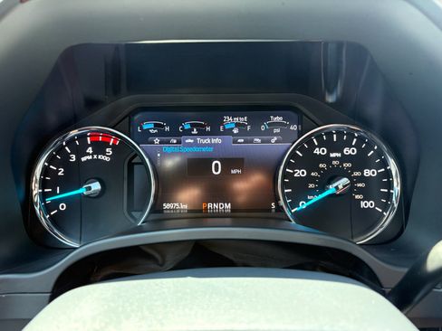 Used 2022 Ford F250 Platinum w/ FX4 Off-Road Package AWD/4WD image 26