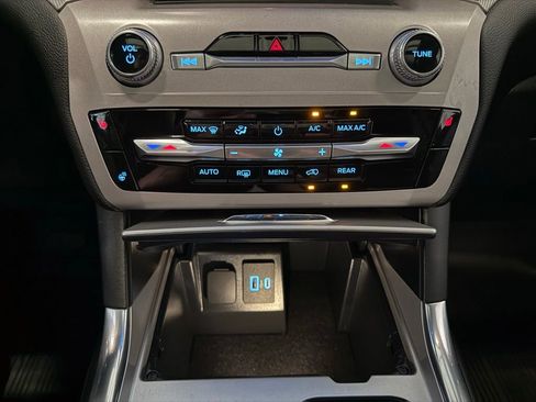 Used 2023 Ford Explorer XLT w/ Equipment Group 202A AWD/4WD image 28