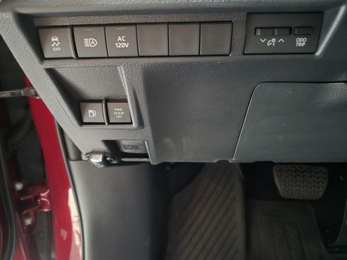 New 2026 Toyota Sienna XLE FWD image 17