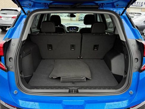 Used 2024 GMC Terrain SLE w/ Driver Convenience Package image 7