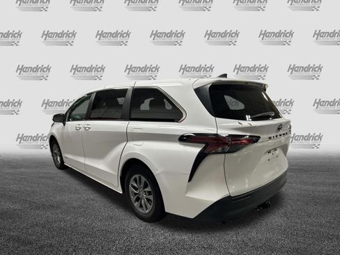 Used 2021 Toyota Sienna LE FWD image 9