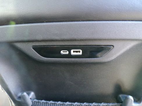 Used 2024 Chrysler Pacifica Touring-L image 14