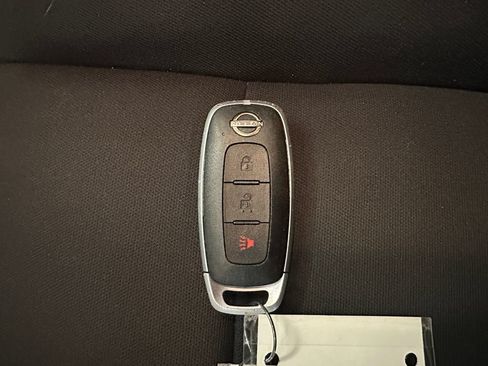 Used 2023 Nissan Rogue S AWD/4WD image 16