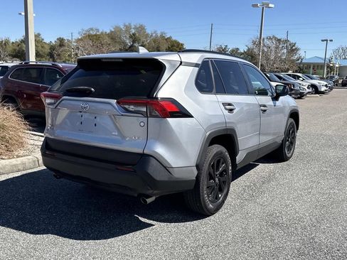 Used 2019 Toyota RAV4 LE image 4