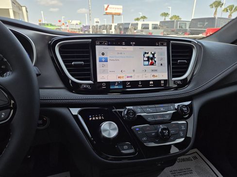 New 2026 Chrysler Pacifica Select FWD image 36