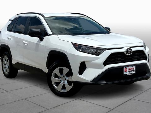 Used 2019 Toyota RAV4 LE FWD image 3