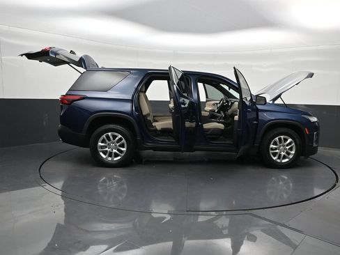 Used 2023 Chevrolet Traverse LS FWD image 33