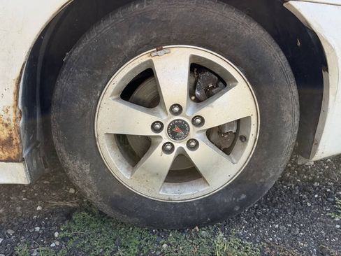 Used 2006 Pontiac Grand Prix w/ Preferred Package FWD image 13