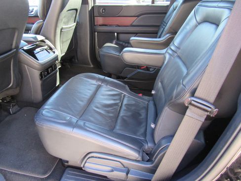 Used 2023 Lincoln Navigator Reserve image 12