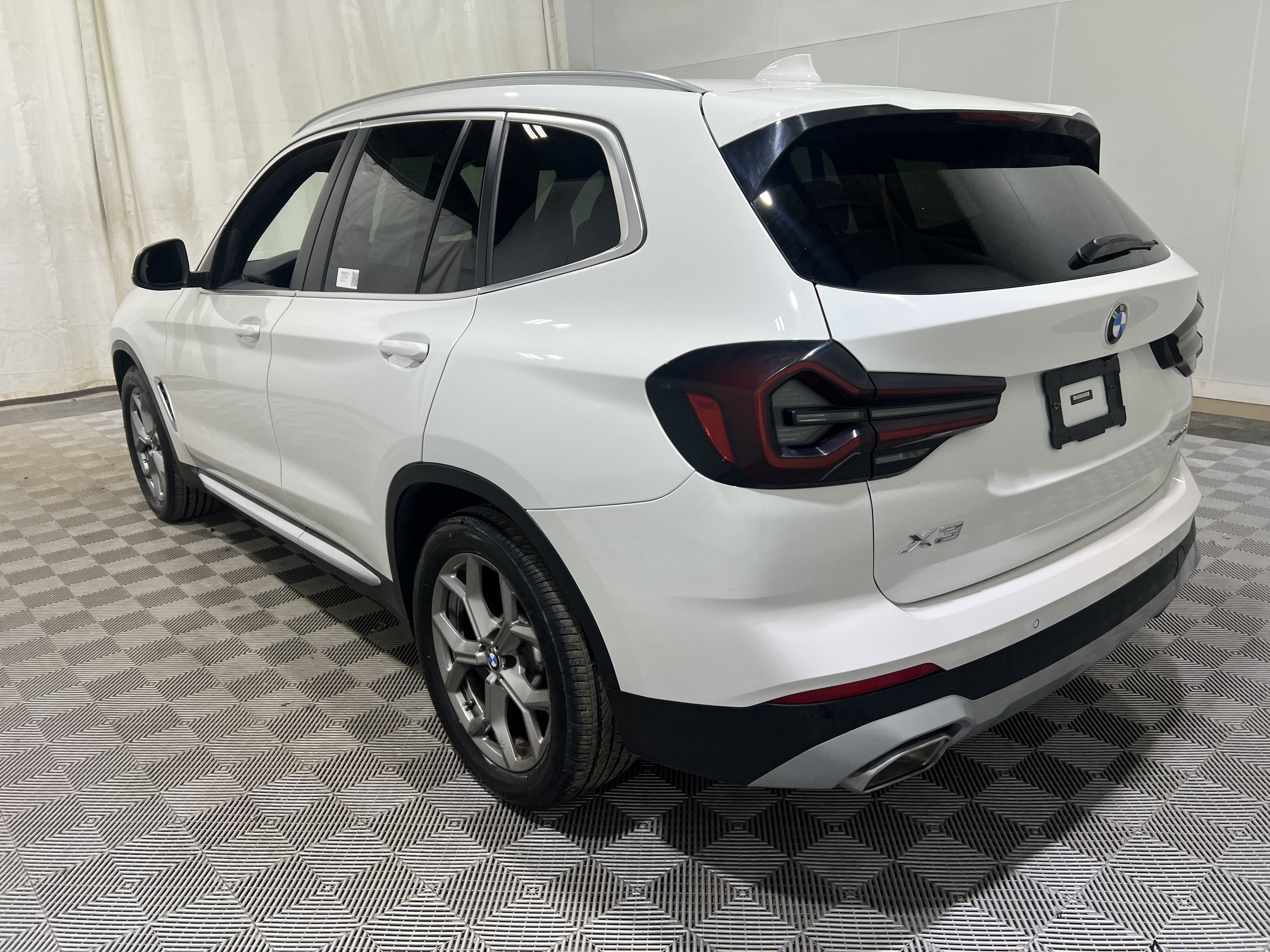 Used 2022 BMW X3 xDrive30i AWD/4WD image 2
