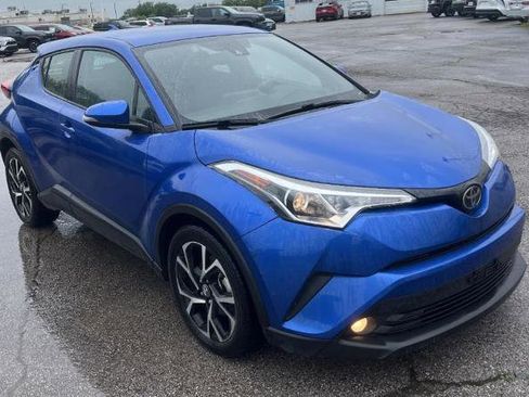 Used 2018 Toyota C-HR XLE FWD image 3