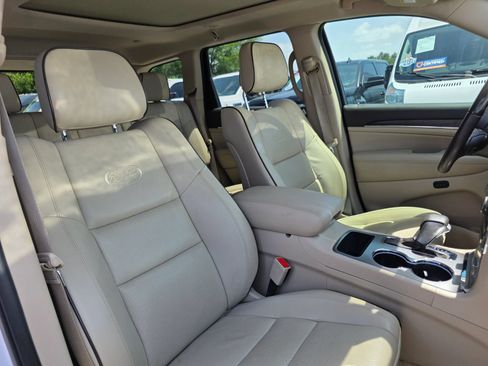 Used 2019 Jeep Grand Cherokee Overland RWD image 19