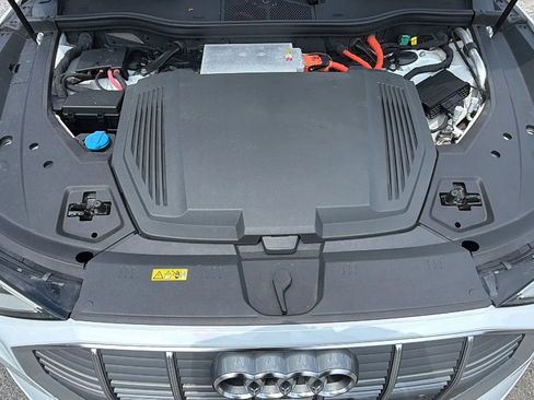 Used 2019 Audi e-tron Premium Plus AWD/4WD image 24