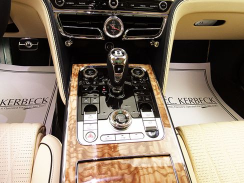 Used 2022 Bentley Flying Spur V8 AWD/4WD image 38
