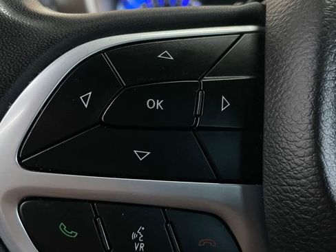 Used 2022 Chrysler Voyager LX image 24