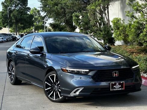 Used 2024 Honda Accord Touring image 2