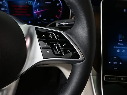 Used 2024 Mercedes-Benz GLC 300 4MATIC image 11