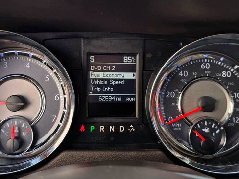 Used 2014 Chrysler Town & Country Touring-L w/ Driver Convenience Group FWD image 31