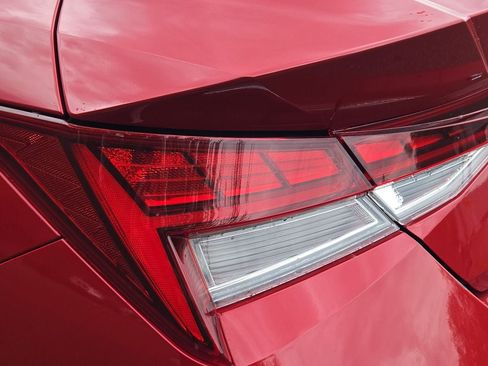 Used 2022 Hyundai Elantra Limited FWD image 25