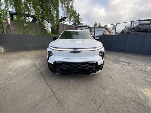 Used 2025 Chevrolet Silverado EV RST AWD/4WD image 9