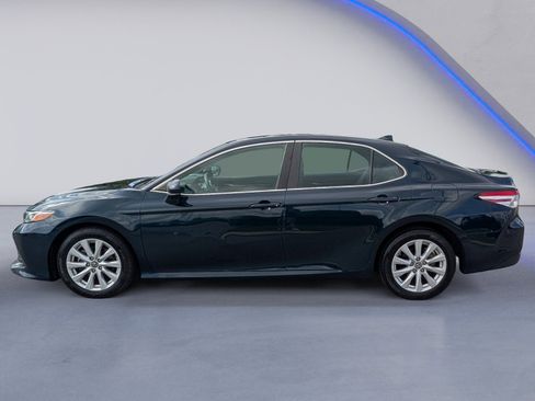 Used 2019 Toyota Camry LE FWD image 6