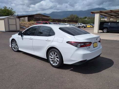 Used 2022 Toyota Camry LE image 5