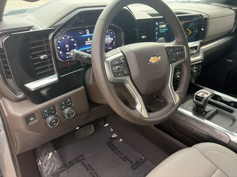 Used 2024 Chevrolet Silverado 1500 LTZ AWD/4WD image 10