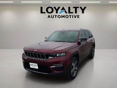 Used 2023 Jeep Grand Cherokee Limited AWD/4WD image 1