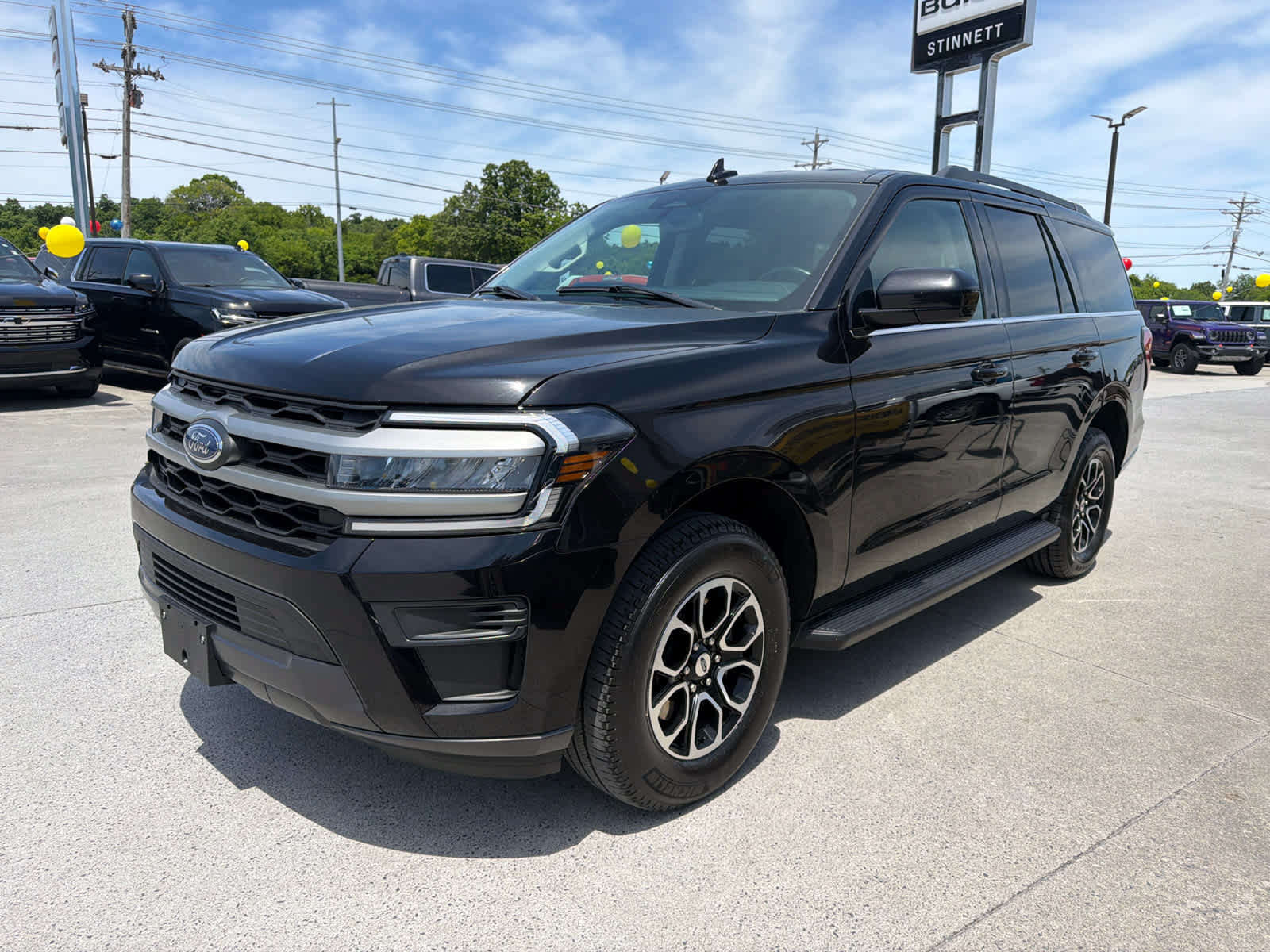 Used 2024 Ford Expedition XLT AWD/4WD image 1