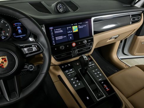 New 2025 Porsche Macan image 13