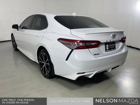 Used 2019 Toyota Camry SE FWD image 8