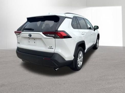 Used 2021 Toyota RAV4 LE AWD/4WD image 16