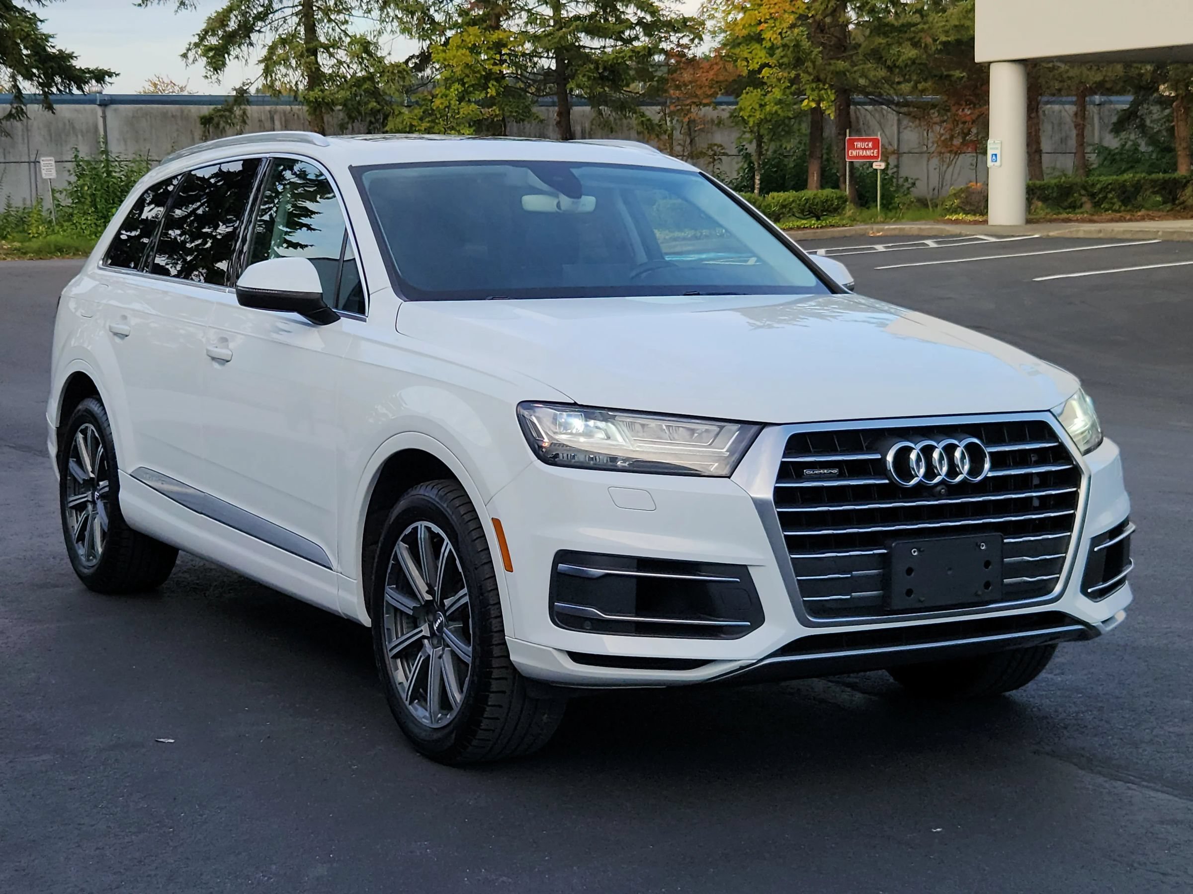 Used 2017 Audi Q7 3.0T Premium Plus AWD/4WD image 5