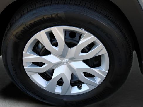 Used 2023 Toyota Corolla Cross L image 2